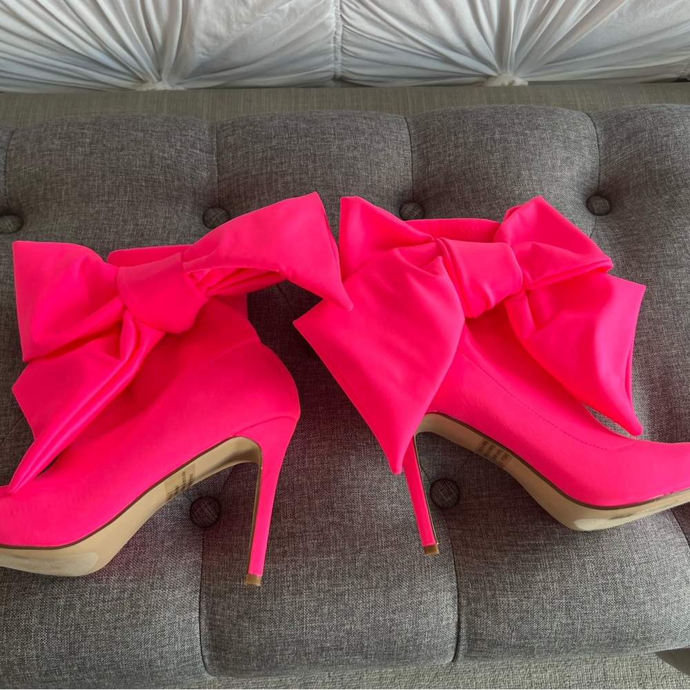 Lemon Drop by Privilege Pink Lycra side zip pink booties. Size 7 with 4" heel